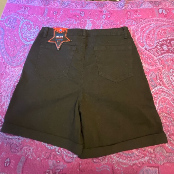 WOMEN’S SHORTS BUNDLE - Picture 11 of 12